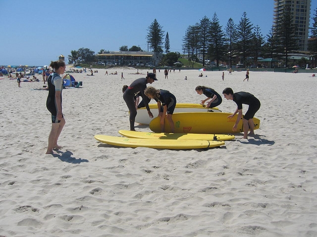 aprendiendo a hacer surf